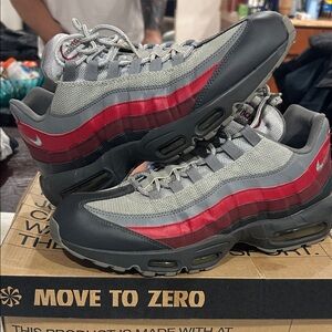 Nike retro Men’s Air Max 95 in Gray and Red. In pristine condition!